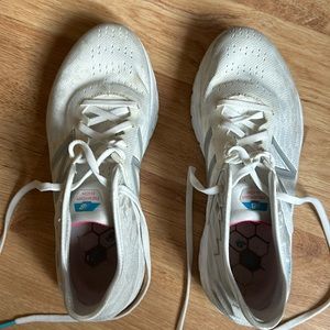 New balance fresh foam beacon size 9 white running shoe